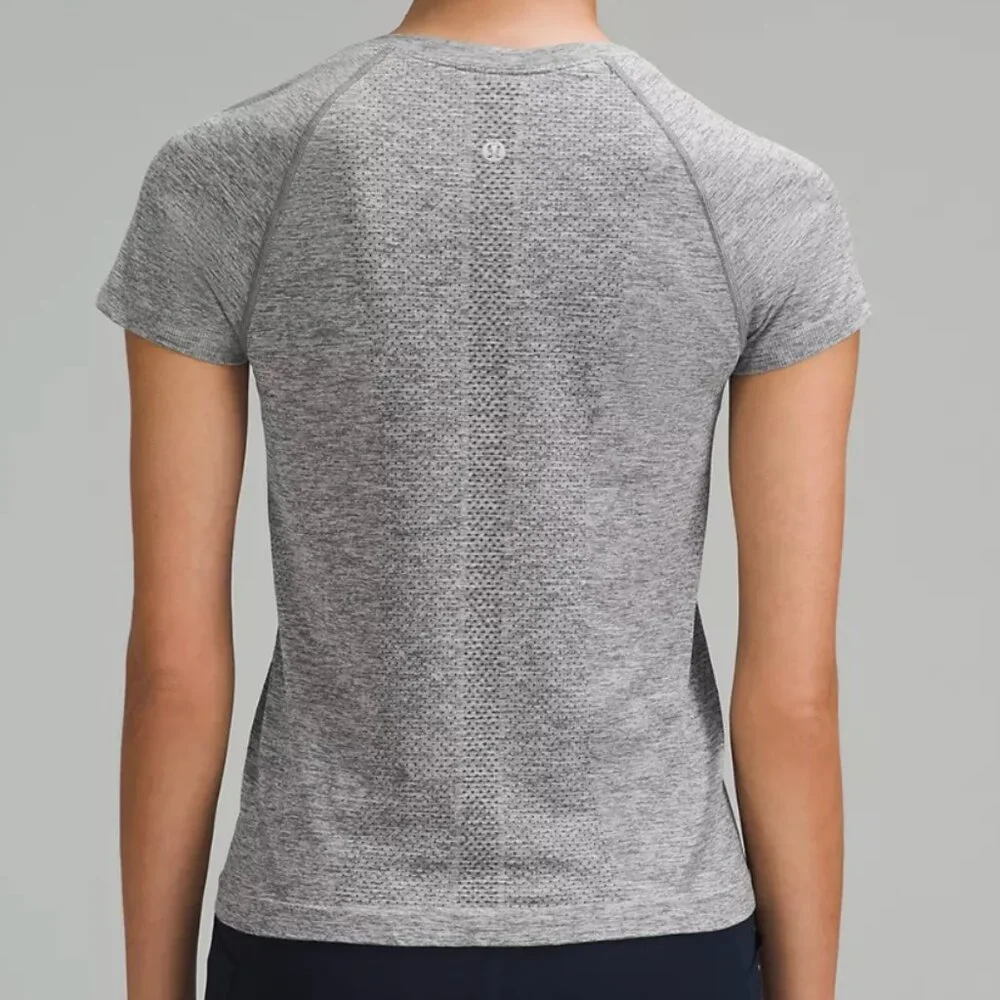 Swiftly Tech Short-Sleeve Shirt 2.0 Waist Length slate size 4 - Picture 2 of 3